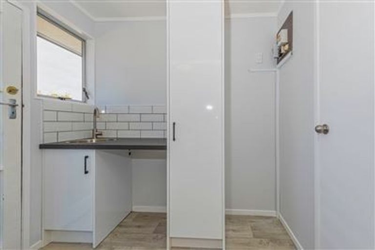 Photo of property in 1/26 Kemp Road, Massey, Auckland, 0614