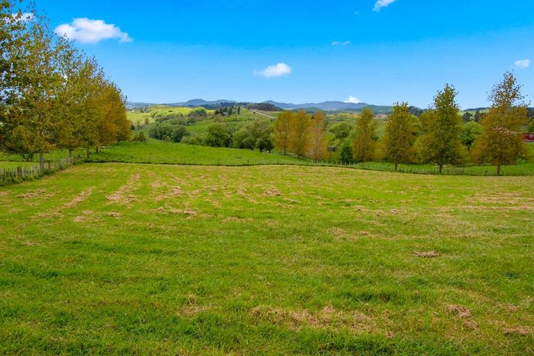 Photo of property in 54 Rangiora Road, Kaiwaka, 0573