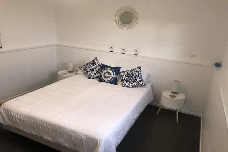 Photo of property in 70 Melbourne Road, Island Bay, Wellington, 6023