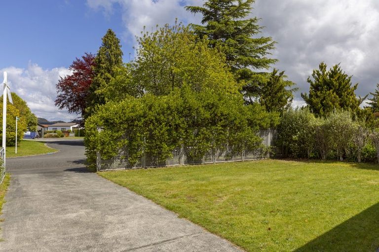 Photo of property in 19 Kinloch Road, Kinloch, Taupo, 3377
