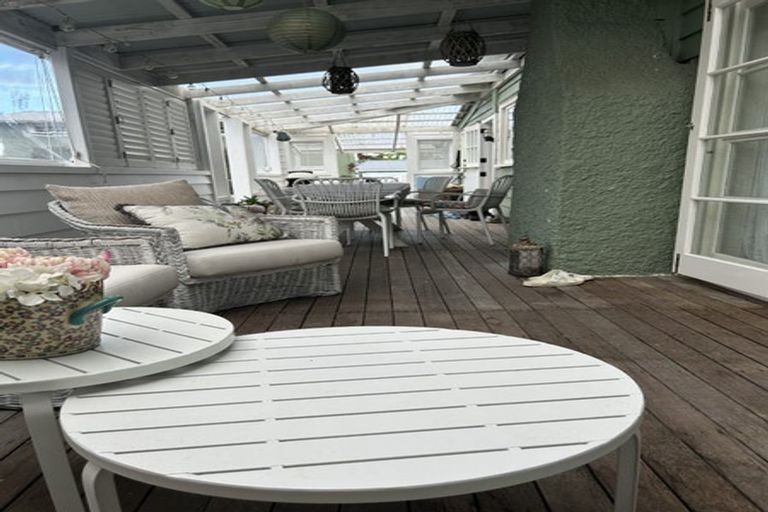 Photo of property in 47 Roland Road, Greenhithe, Auckland, 0632