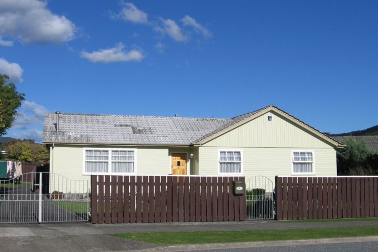 Photo of property in 6 Mataura Grove, Wainuiomata, Lower Hutt, 5014