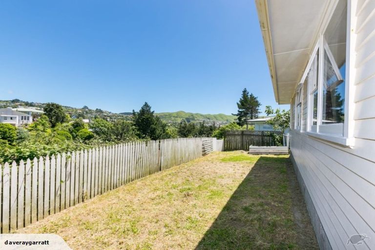 Photo of property in 10 Tania Way, Paparangi, Wellington, 6037