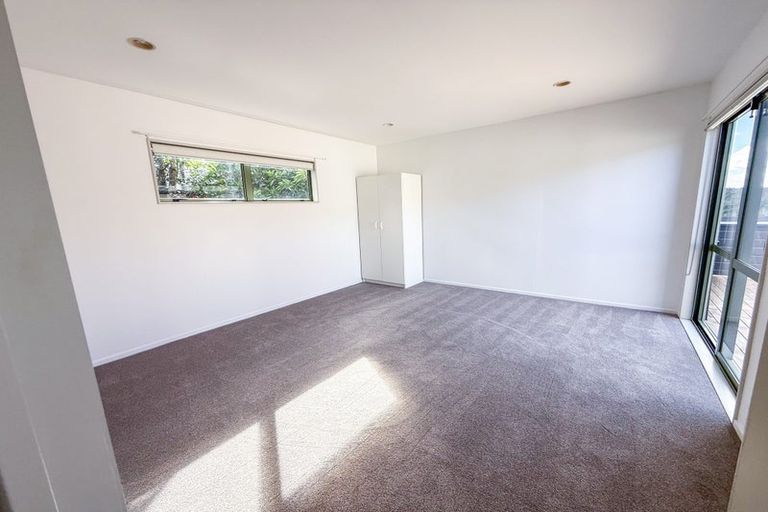 Photo of property in 8 Ngahere Views, Orewa, 0931