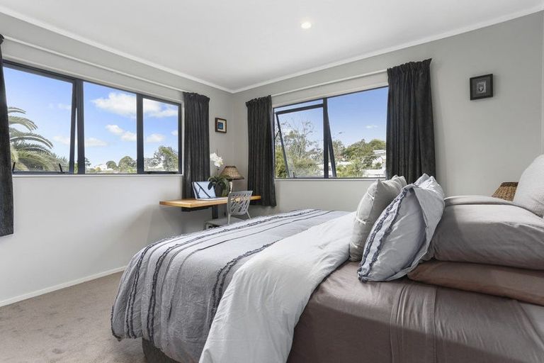 Photo of property in 17 Longview Rise, Massey, Auckland, 0614