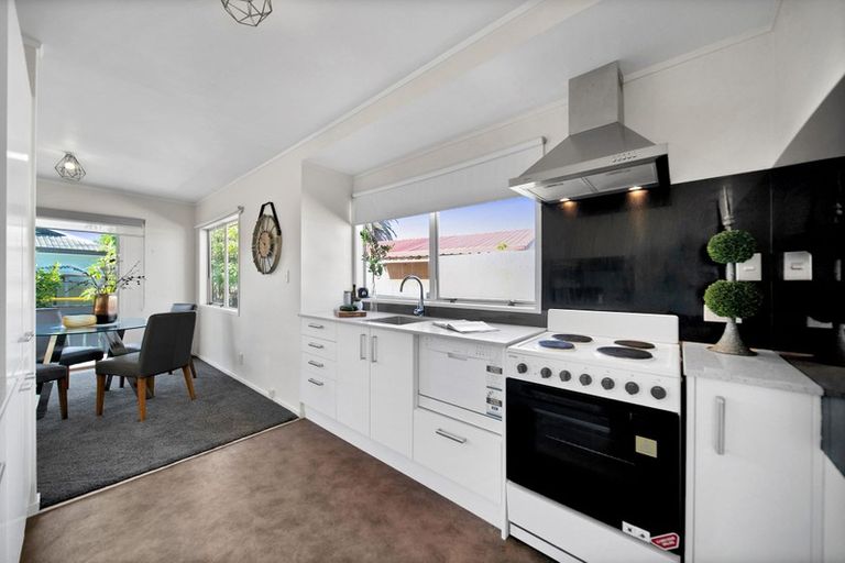 Photo of property in 1/62 Walworth Avenue, Pakuranga Heights, Auckland, 2010