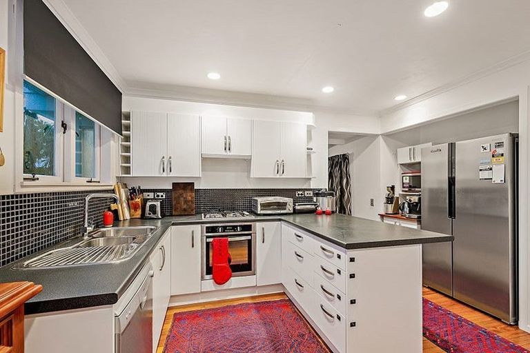 Photo of property in 25 Crompton Road, Massey, Auckland, 0614