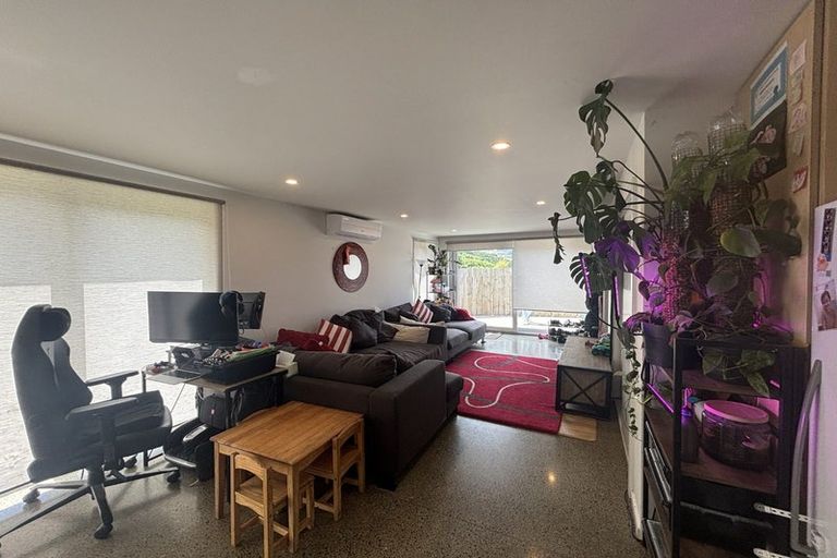 Photo of property in 5 Bendigo Grove, Newlands, Wellington, 6037