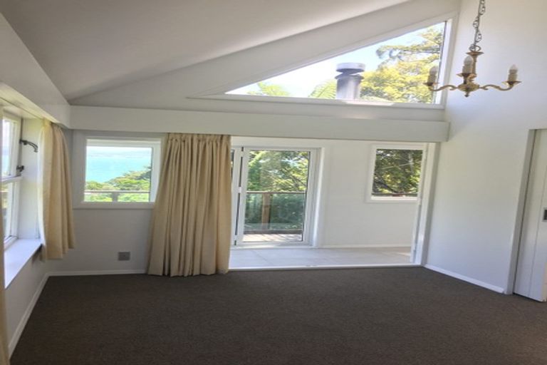 Photo of property in 35 Kotari Road, Days Bay, Lower Hutt, 5013