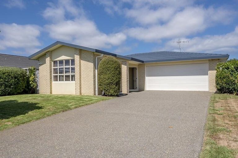 Photo of property in 25 San Priamo Place, Paraparaumu Beach, Paraparaumu, 5032