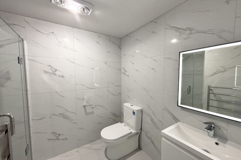 Photo of property in 4/9 Flanshaw Road, Te Atatu South, Auckland, 0610