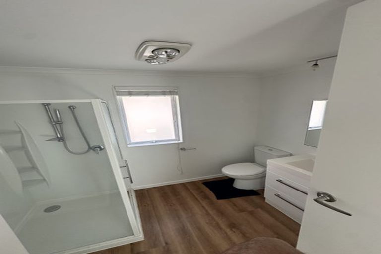 Photo of property in 2/130 Spinella Drive, Bayview, Auckland, 0629