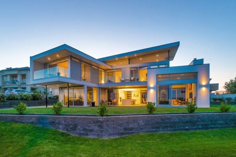 Photo of property in 7 Karemoana Drive, Te Atatu Peninsula, Auckland, 0610