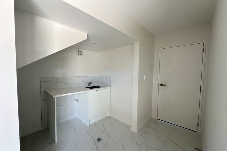 Photo of property in 15a Blenheim Street, Glenfield, Auckland, 0629