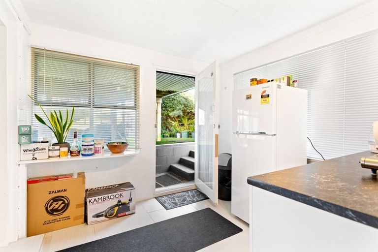 Photo of property in 6 Colwill Road, Massey, Auckland, 0614