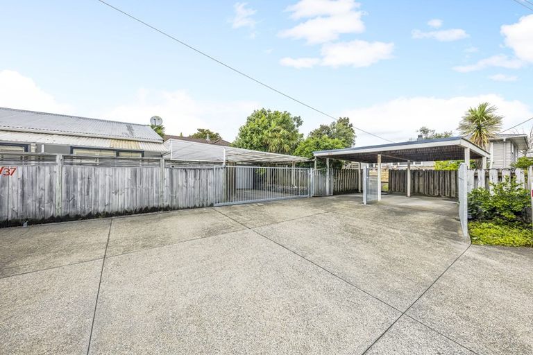 Photo of property in 37 Edmonton Road, Henderson, Auckland, 0612