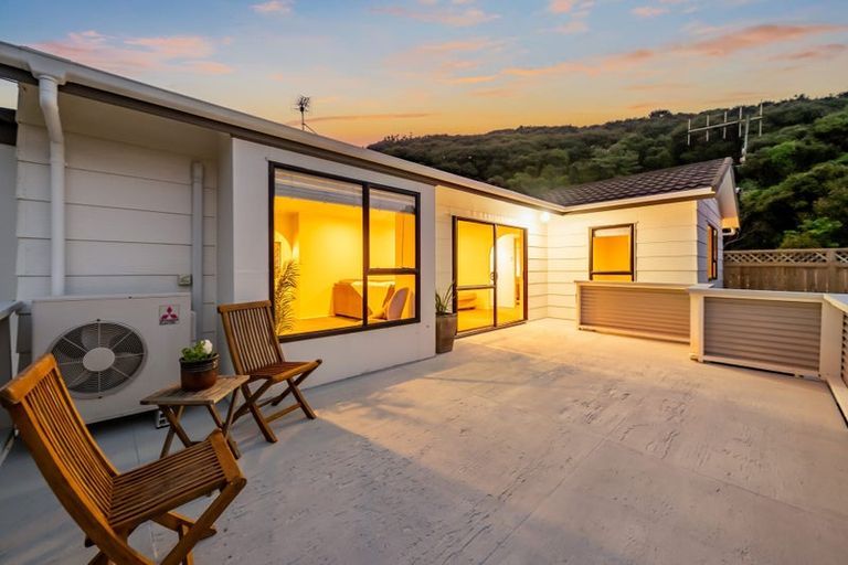 Photo of property in 56 Albatross Close, Whitby, Porirua, 5024