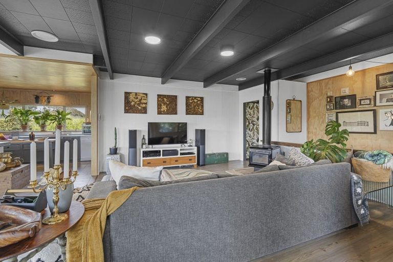 Photo of property in 15 Linda Street, Oakura, 4314