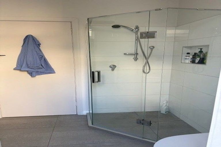 Photo of property in 11 Norfolk Street, Northland, Wellington, 6012