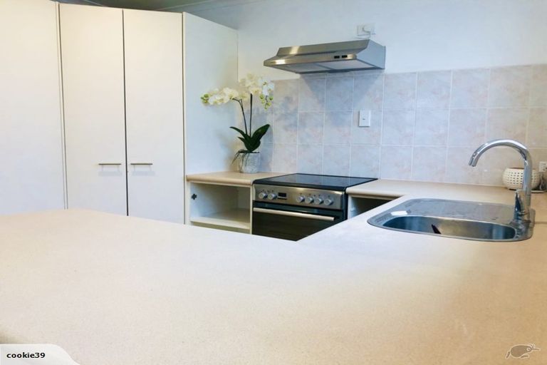 Photo of property in 1/90 Pupuke Road, Hillcrest, Auckland, 0627