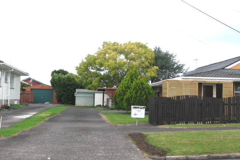 Photo of property in 120 Woodglen Road, Glen Eden, Auckland, 0602