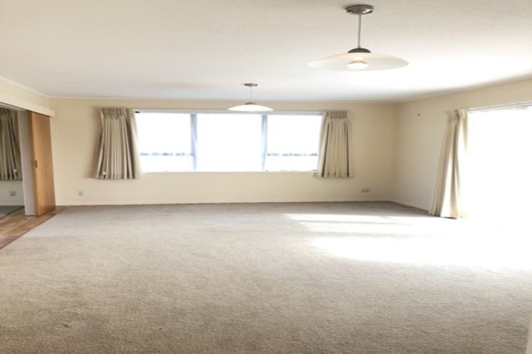 Photo of property in 14 Gwenand Place, Botany Downs, Auckland, 2010