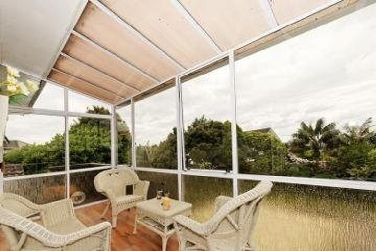 Photo of property in 12 Colwill Road, Massey, Auckland, 0614