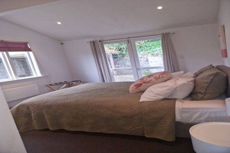 Photo of property in 301 Karaka Bay Road, Karaka Bays, Wellington, 6022