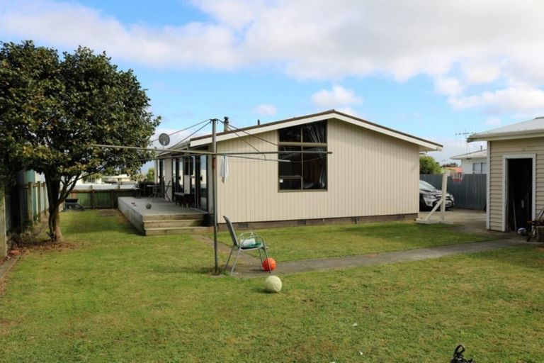 Photo of property in 43 Strathmore Avenue, Levin, 5510