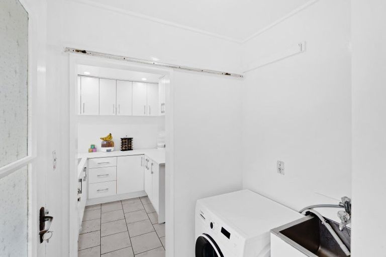 Photo of property in 2/264 Grounsell Crescent, Belmont, Lower Hutt, 5010