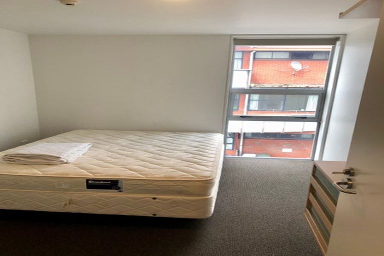 Photo of property in 1/2 Torrens Terrace, Mount Cook, Wellington, 6011