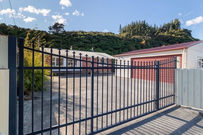 Photo of property in 63 Gillespies Road, Birchville, Upper Hutt, 5018