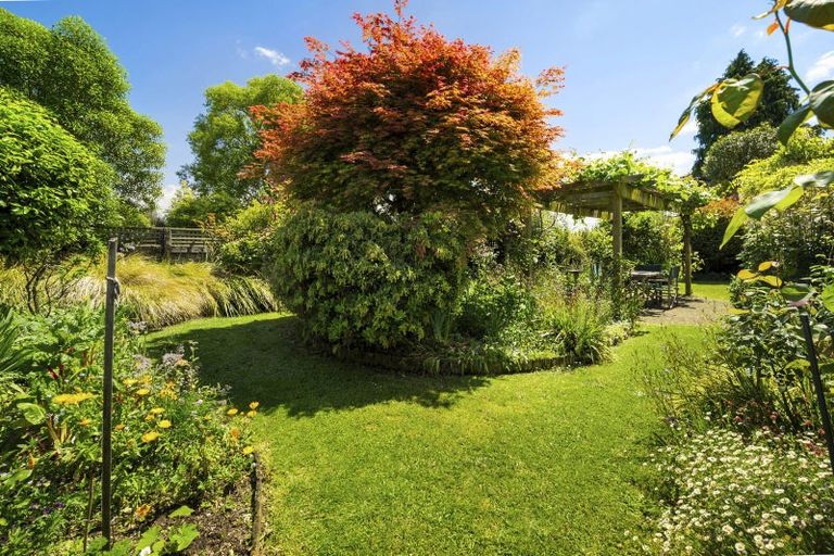 Photo of property in 39b Aquarius Drive, Kawaha Point, Rotorua, 3010