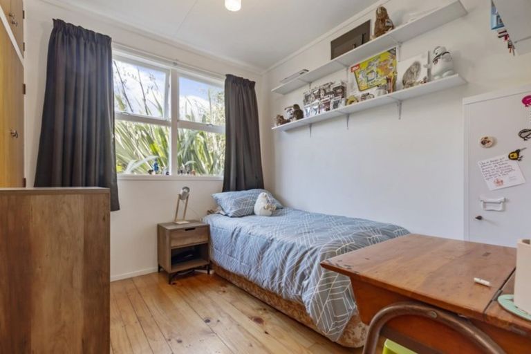 Photo of property in 615 Swanson Road, Swanson, Auckland, 0612
