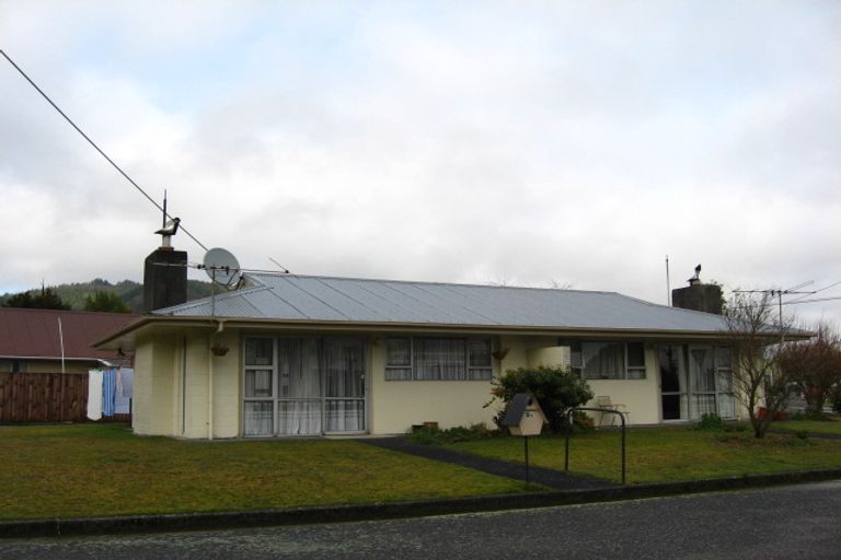 Photo of property in 7- 9 Don Street, Reefton, 7830