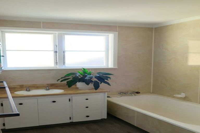 Photo of property in 1/182 Gloucester Street, Taradale, Napier, 4112