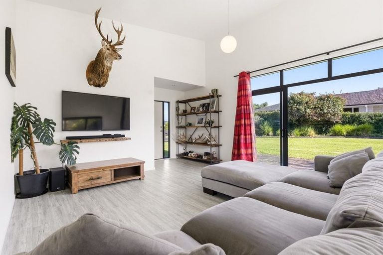 Photo of property in 92 Lisland Drive, Kinloch, Taupo, 3377