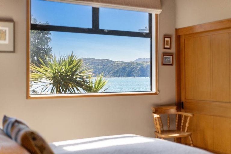 Photo of property in 146 Breaker Bay Road, Breaker Bay, Wellington, 6022