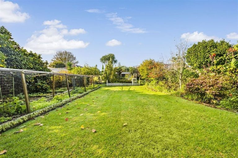 Photo of property in 50 Kervil Avenue, Te Atatu Peninsula, Auckland, 0610