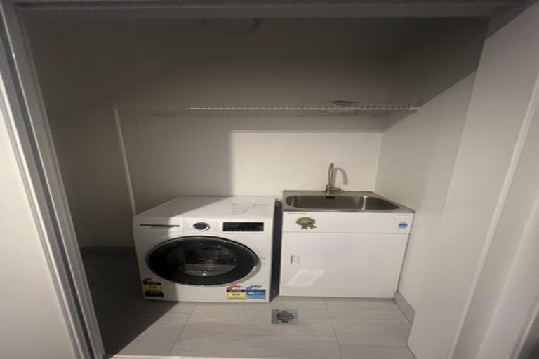 Photo of property in 14 Te Puketoka Lane, Mangere, 2022