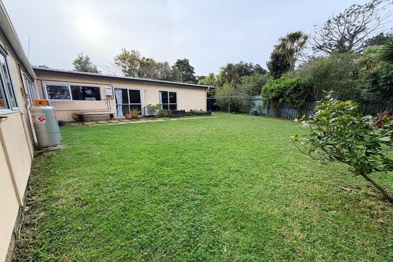 Photo of property in 68 Woodside Road, Massey, Auckland, 0614