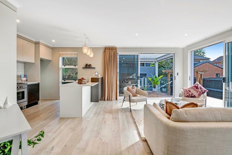 Photo of property in 63a Walton Street, Red Beach, 0932