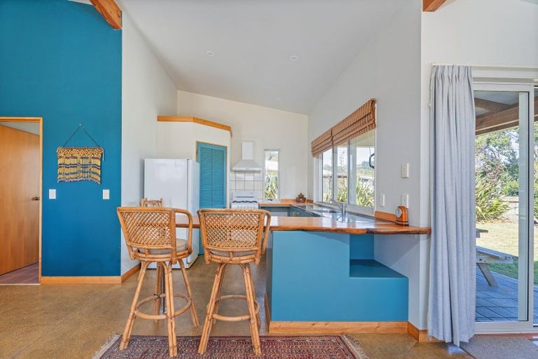 Photo of property in 1 Hawk Hill Crescent, Cooks Beach, Whitianga, 3591