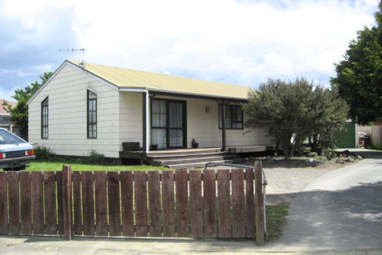Photo of property in 11 Connemara Drive, Northwood, Christchurch, 8051