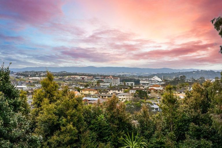 Photo of property in 1000 East Coast Road, Northcross, Auckland, 0630