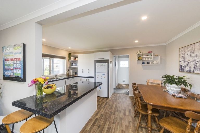 Photo of property in 6b Purdie Place, Milson, Palmerston North, 4414