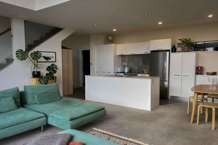 Photo of property in 76h Edmonton Road, Henderson, Auckland, 0612