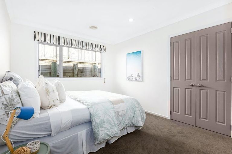 Photo of property in 5 Tongariro Drive, Aotea, Porirua, 5024