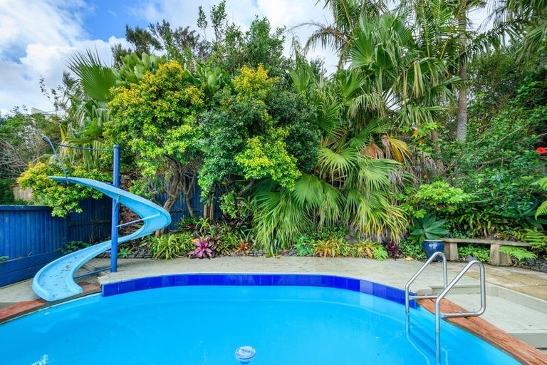 Photo of property in 18 Da Vinci Place, West Harbour, Auckland, 0618