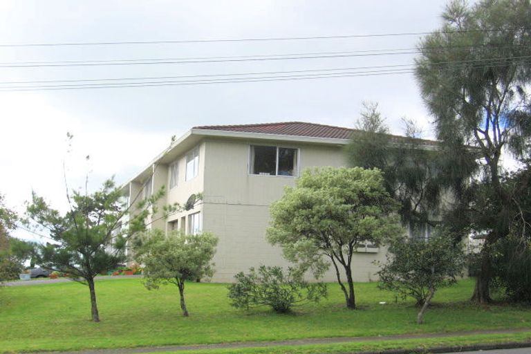 Photo of property in 6/77 West Coast Road, Glen Eden, Auckland, 0602